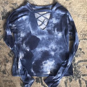 Long sleeve crop top.